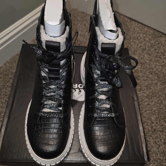 Sorel Black and White Lace-Up Women's Boots - Picture 5 of 8